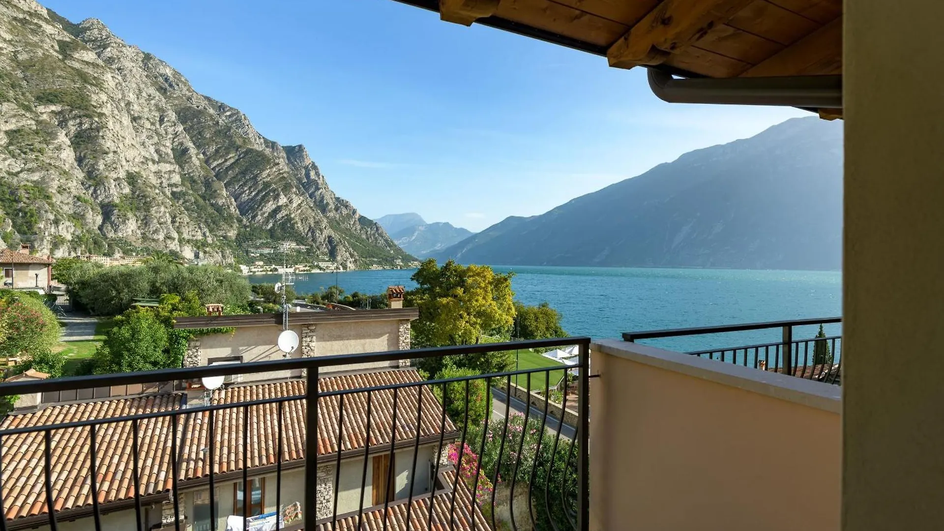 Hotel Garda Bellevue Limone sul Garda 4*,  Italy