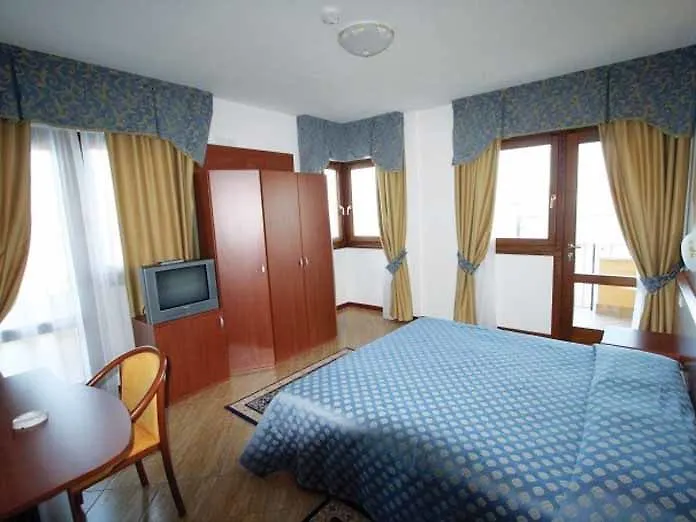 Hotel Garda Bellevue Limone sul Garda 4*,  Italy